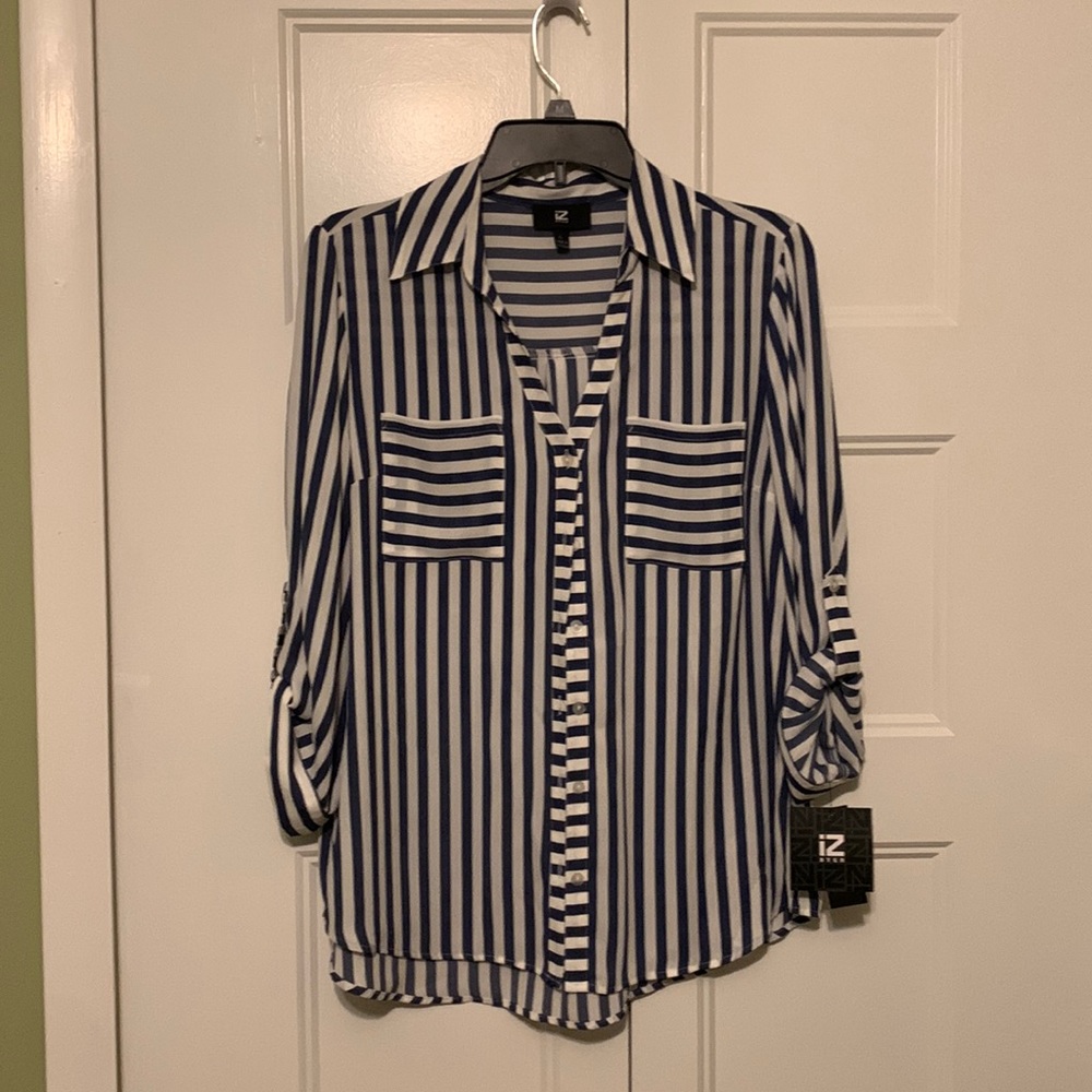 NWT iZ Byer 100% Polyster Collared Button Down with Pockets, Adjustable Sleeves